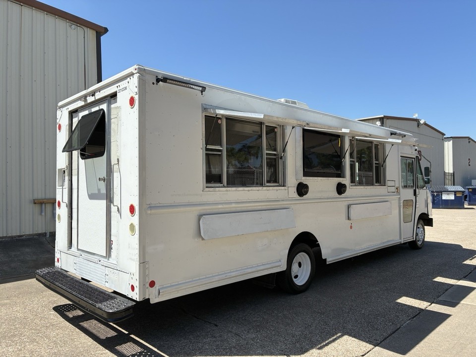 2025 Brand New Food Truck Kitchen on 2012 Ford Gas Truck – Automatic, 104,000 Miles - Image 2