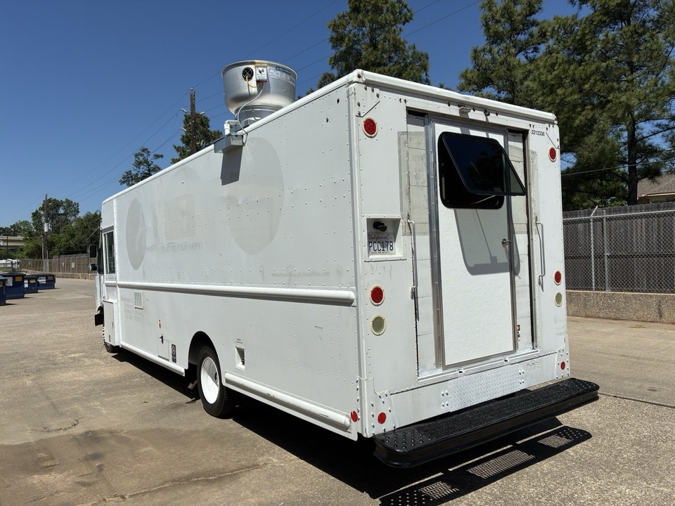 2025 Brand New Food Truck Kitchen on 2012 Ford Gas Truck – Automatic, 104,000 Miles - Image 3