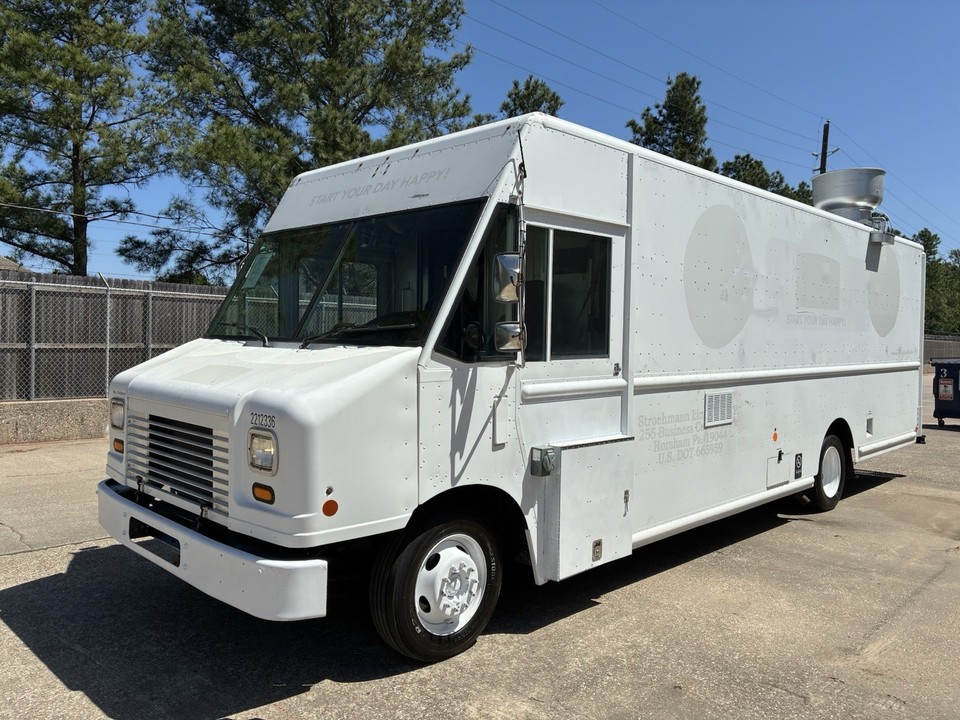 2025 Brand New Food Truck Kitchen on 2012 Ford Gas Truck – Automatic, 104,000 Miles - Image 4