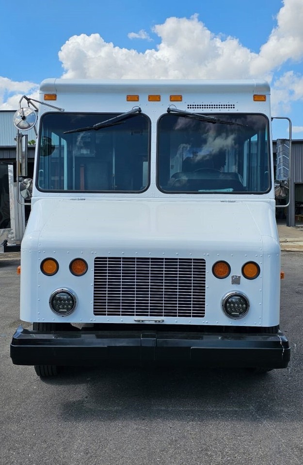21ft Fully Equipped Food Truck with Brand New Custom Kitchen – Turnkey Mobile Kitchen - Image 3